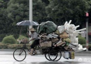 大街上回收廢品的人，一個月能賺多少錢？