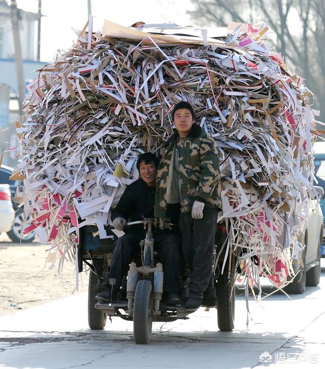 大街上回收廢品的人，一個月能賺多少錢？